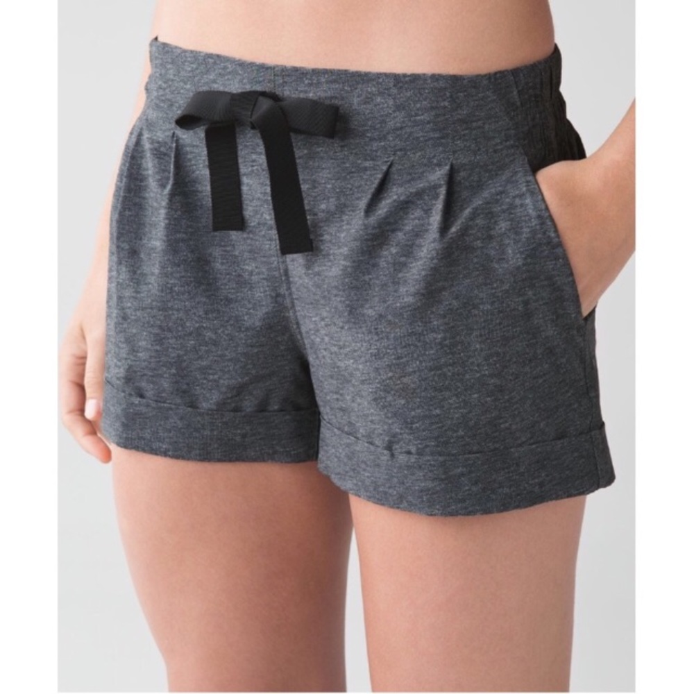 Lululemon Spring Break Away Shorts ll